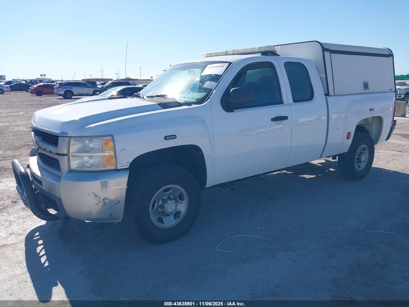 2009 Chevrolet Silverado 2500Hd Work Truck white truck gasoline 1GCHC49KX9E143978 photo #3