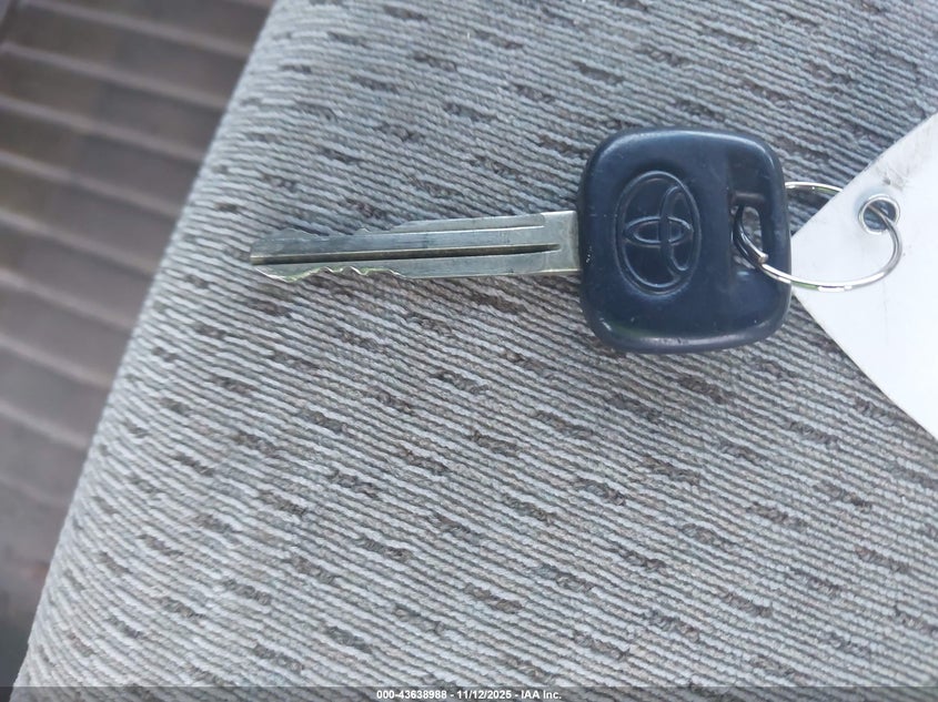 2003 Toyota Camry Le VIN: 4T1BE32K53U681470 Lot: 43638988