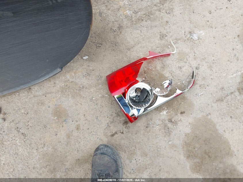 2005 Mazda Tribute S VIN: 4F2YZ96175KM40015 Lot: 43639019