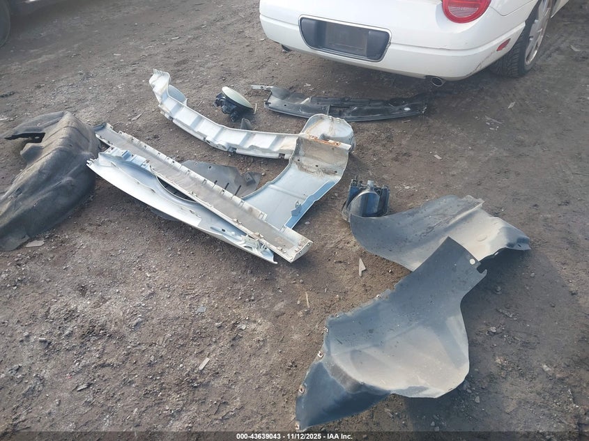 2002 Ford Thunderbird VIN: 1FAHP60A62Y122625 Lot: 43639043