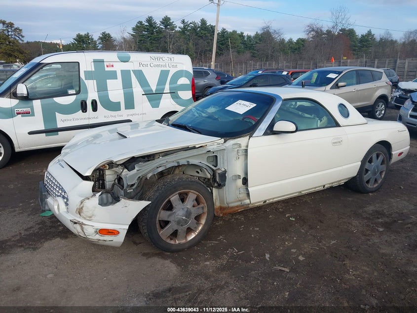 1FAHP60A62Y122625 2002 FORD THUNDERBIRD photo no. 2