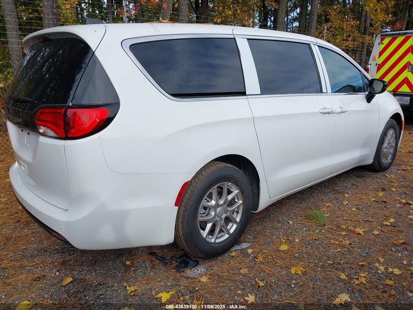 2C4RC1CG1TR181908 2026 CHRYSLER VOYAGER photo no. 4