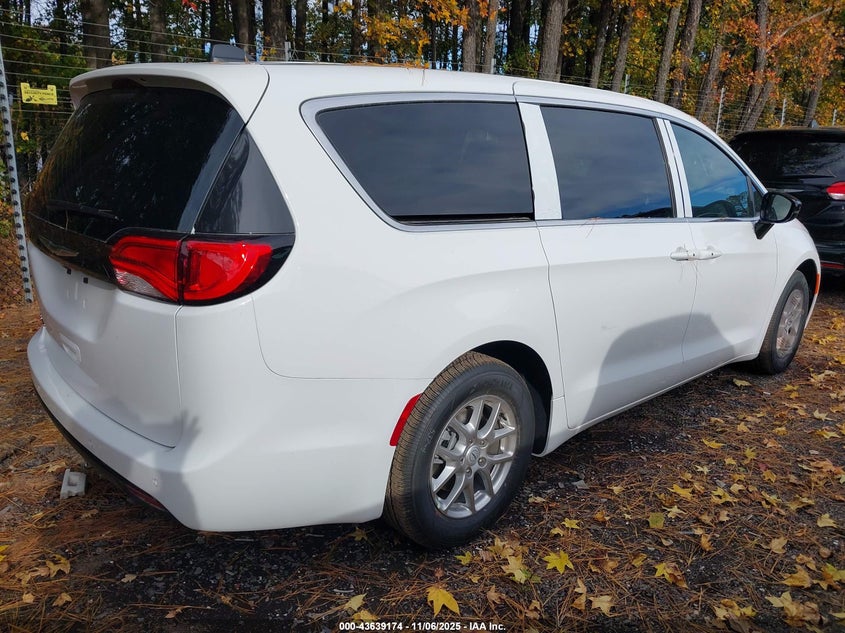2C4RC1CG9TR181929 2026 CHRYSLER VOYAGER photo no. 4
