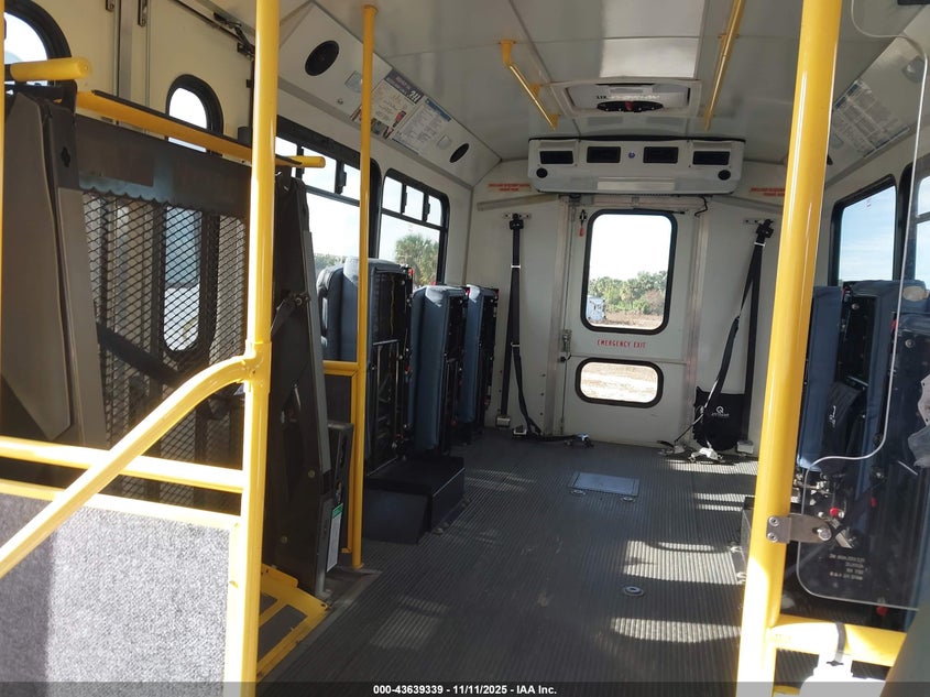 2017 Chevrolet Express Cutaway 4500 Series VIN: 1HA6GUBG2HN008277 Lot: 43639339