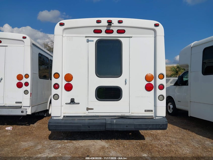 2017 Chevrolet Express Cutaway 4500 Series VIN: 1HA6GUBG2HN008277 Lot: 43639339