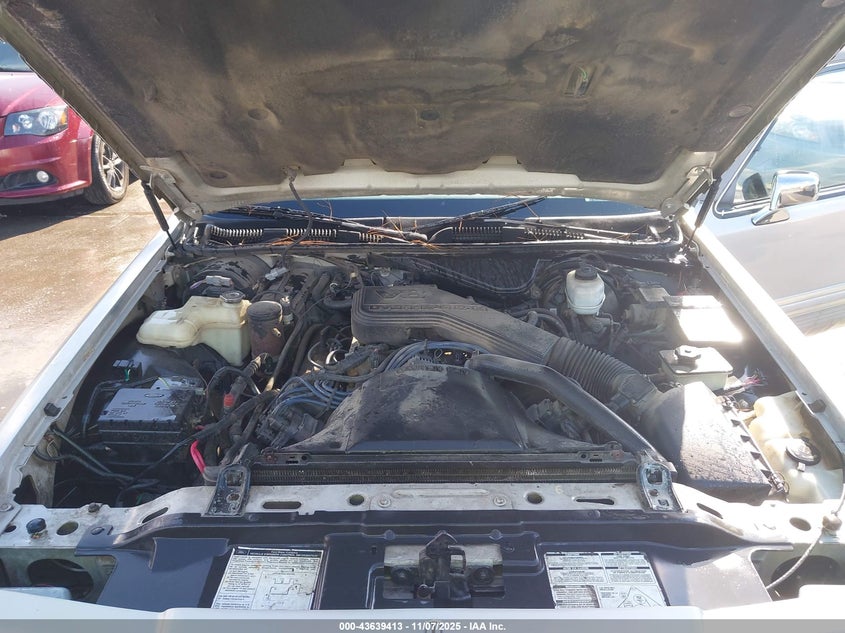 1992 Lincoln Town Car Cartier VIN: 1LNLM83W9NY727500 Lot: 43639413