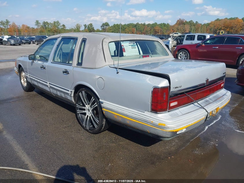 1LNLM83W9NY727500 1992 LINCOLN TOWN CAR photo no. 3