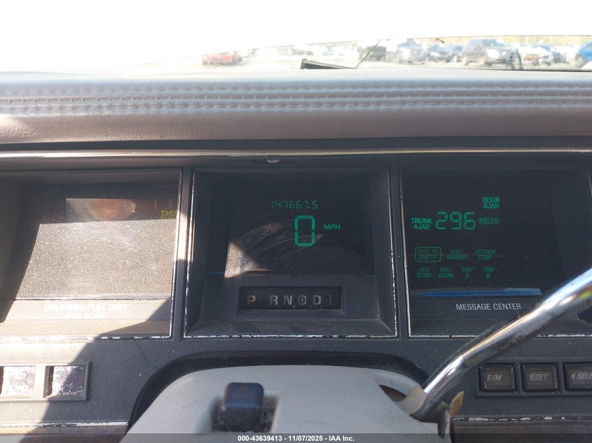 1992 Lincoln Town Car Cartier VIN: 1LNLM83W9NY727500 Lot: 43639413