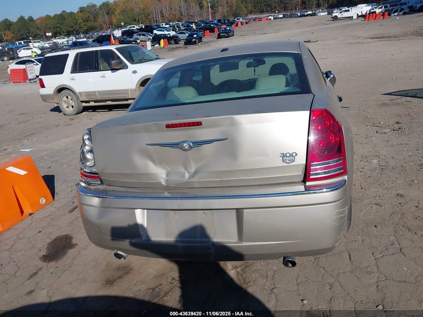 2009 Chrysler 300C Hemi VIN: 2C3KA63T19H523054 Lot: 43639420