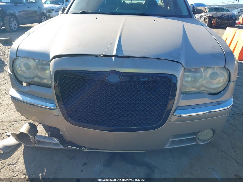 2009 Chrysler 300C Hemi VIN: 2C3KA63T19H523054 Lot: 43639420