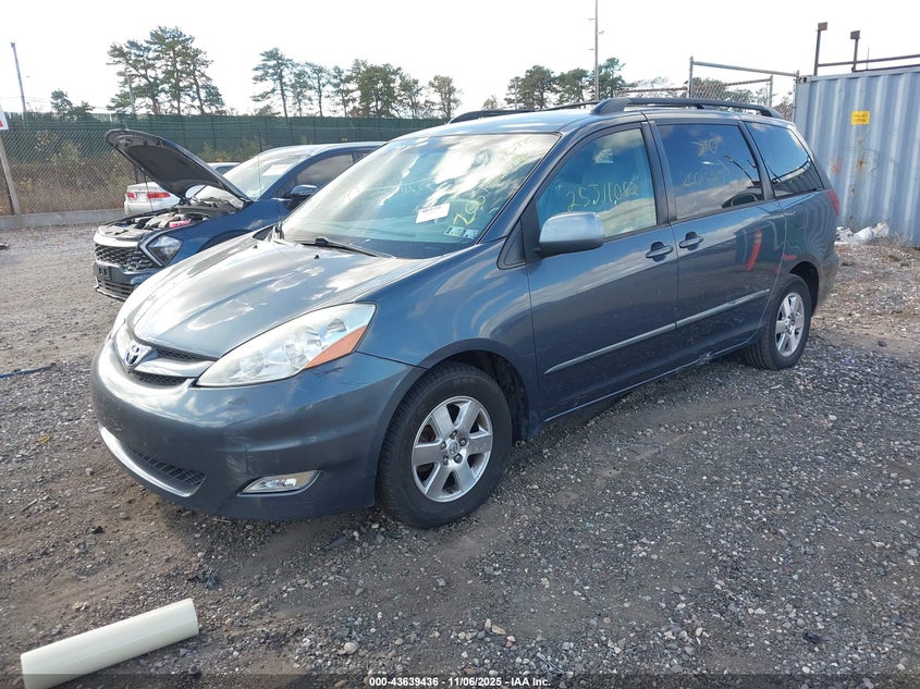 2008 TOYOTA SIENNA auction photo 2