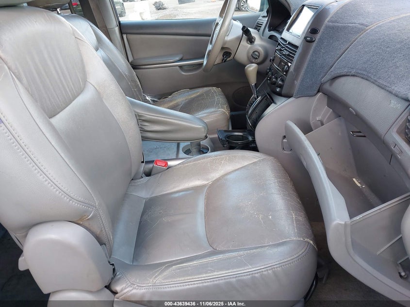 2008 TOYOTA SIENNA auction photo 5