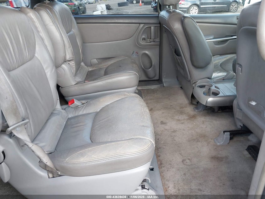 2008 TOYOTA SIENNA auction photo 8