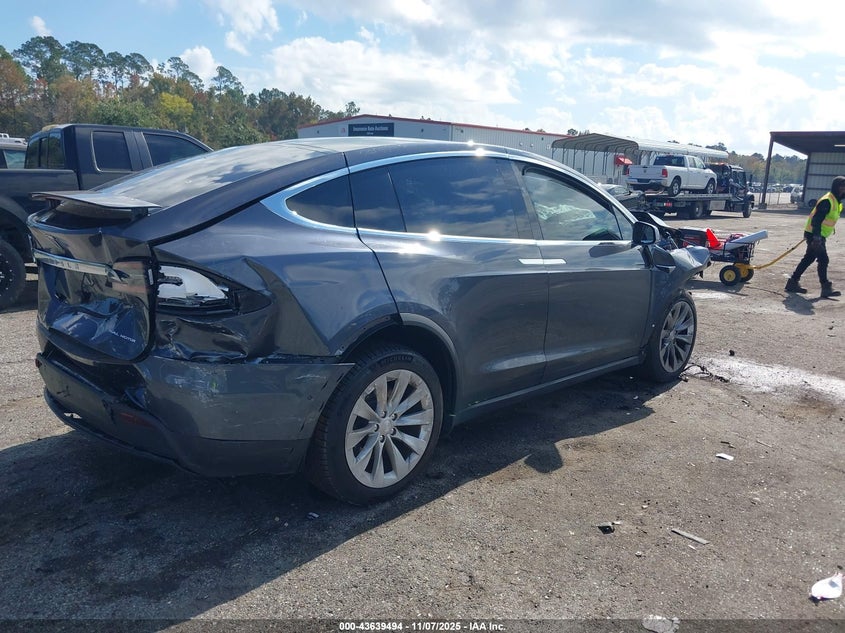 5YJXCDE29LF283608 2020 TESLA MODEL X photo no. 4