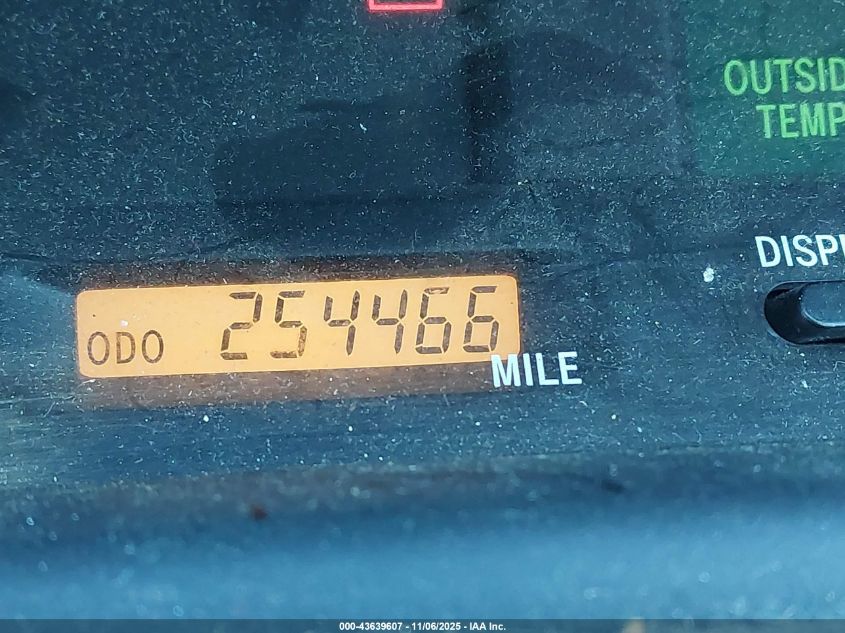 2000 Toyota Avalon Xls VIN: 4T1BF28B0YU023433 Lot: 43639607