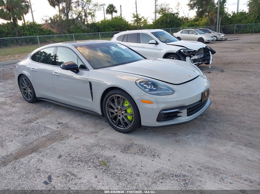 PORSCHE PANAMERA 4