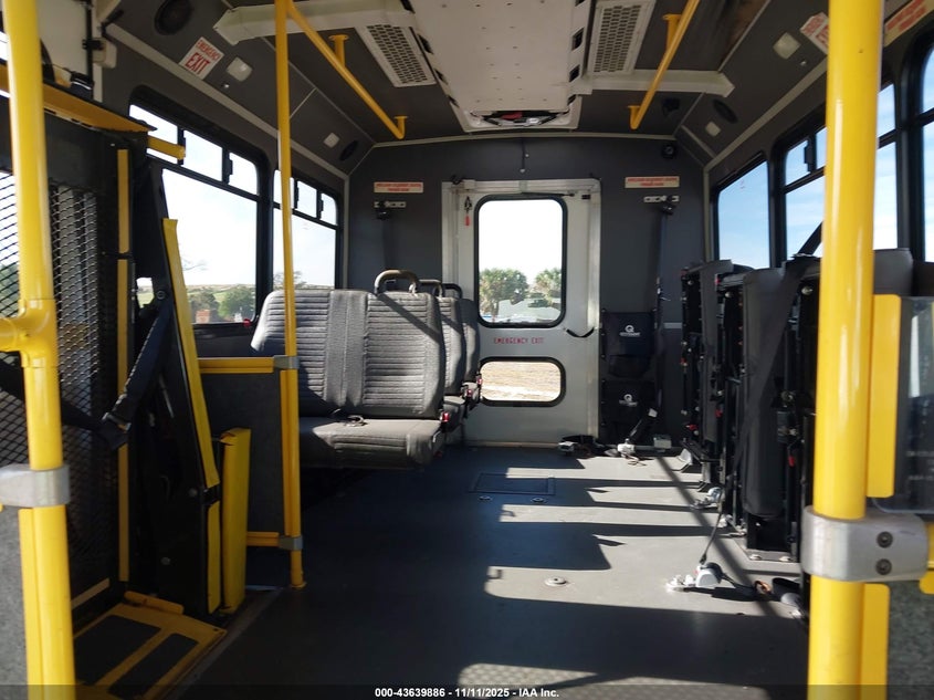 2015 Chevrolet Express Cutaway 4500 VIN: 1GB6G5BG6F1237452 Lot: 43639886