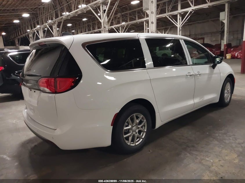 2C4RC1CG5TR181894 2026 CHRYSLER VOYAGER photo no. 4