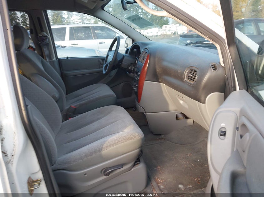 2C4GP44R65R553940 2005 CHRYSLER TOWN & COUNTRY photo no. 5