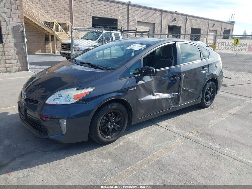 JTDKN3DU7F1930439 2015 TOYOTA PRIUS photo no. 2