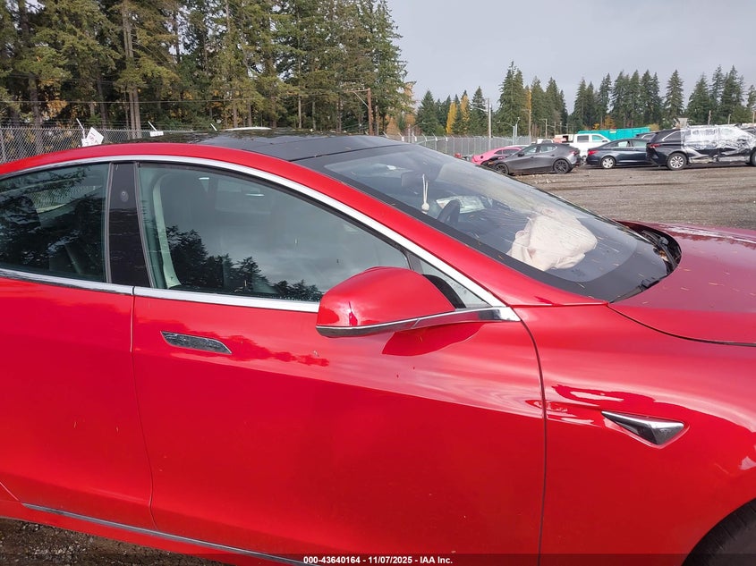 2018 Tesla Model S 100D/75D/P100D VIN: 5YJSA1E25JF285674 Lot: 43640164