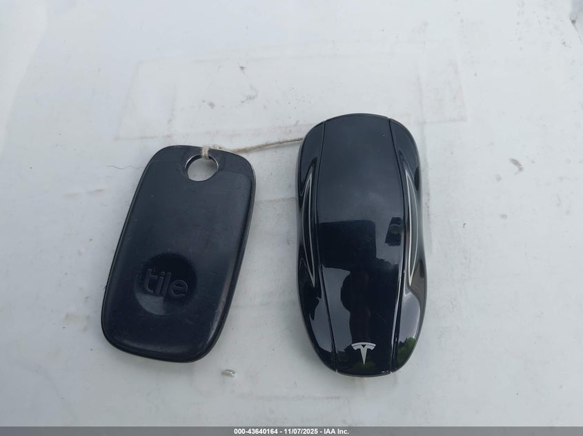 2018 Tesla Model S 100D/75D/P100D VIN: 5YJSA1E25JF285674 Lot: 43640164