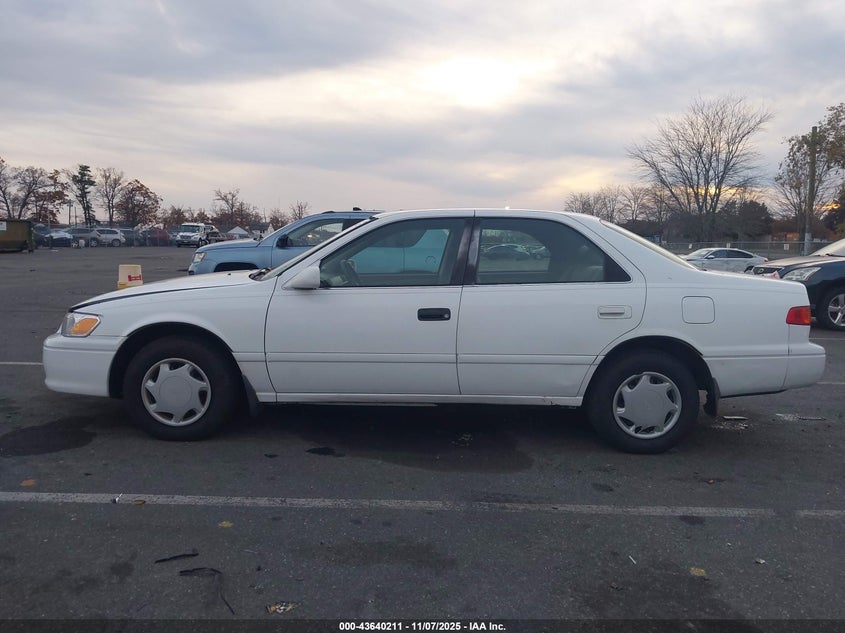 2000 Toyota Camry Ce VIN: 4T1BG22K4YU758695 Lot: 43640211