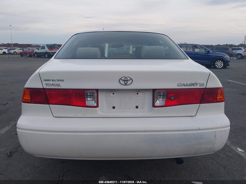 2000 Toyota Camry Ce VIN: 4T1BG22K4YU758695 Lot: 43640211