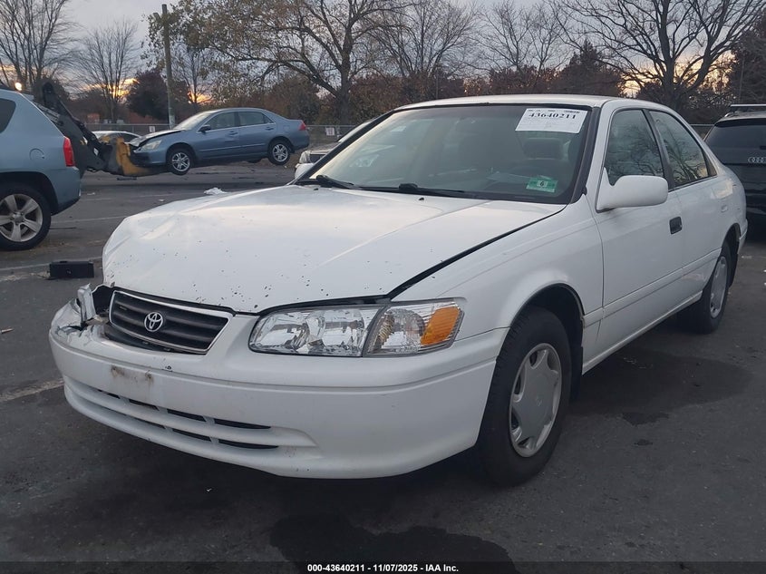 4T1BG22K4YU758695 2000 TOYOTA CAMRY photo no. 2