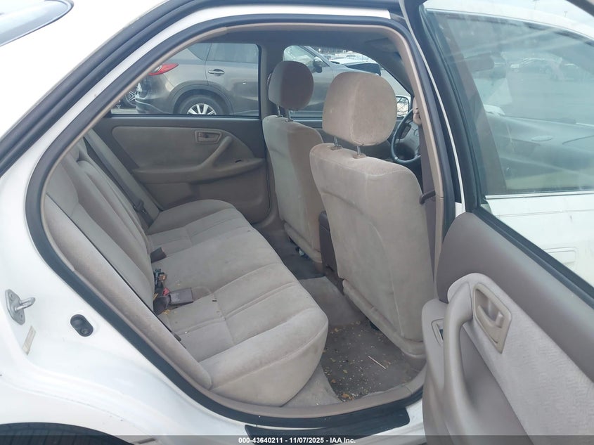 2000 Toyota Camry Ce VIN: 4T1BG22K4YU758695 Lot: 43640211