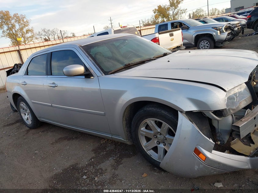 2007 Chrysler 300 Touring VIN: 2C3KA53G97H600957 Lot: 43640247