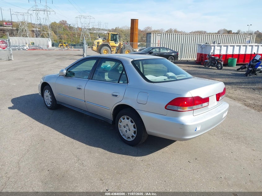 1HGCG66502A039913 2002 HONDA ACCORD photo no. 3