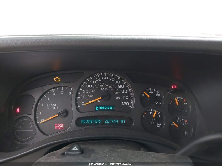 2004 Chevrolet Suburban 1500 Lt VIN: 3GNFK16T34G318585 Lot: 43640391