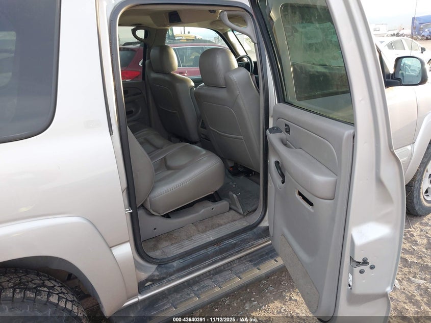 2004 Chevrolet Suburban 1500 Lt VIN: 3GNFK16T34G318585 Lot: 43640391