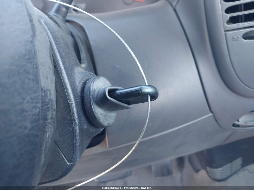 2000 Ford F-150 Work Series/Xl/Xlt VIN: 3FTZF1729YMA82483 Lot: 43640471