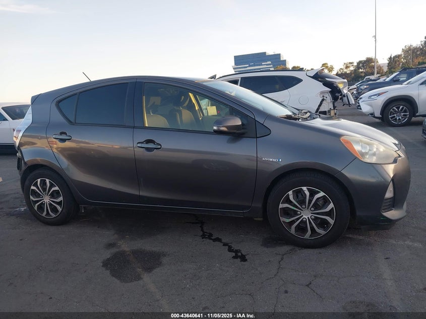 2013 TOYOTA PRIUS C THREE JTDKDTB33D1048792