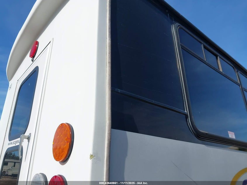 2019 Chevrolet Express Cutaway 4500 Van VIN: 1HA6GUBG7KN007228 Lot: 43640661