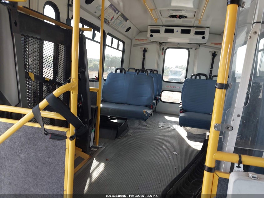 2017 Chevrolet Express Cutaway 4500 Series VIN: 1HA6GUBG6HN008315 Lot: 43640705