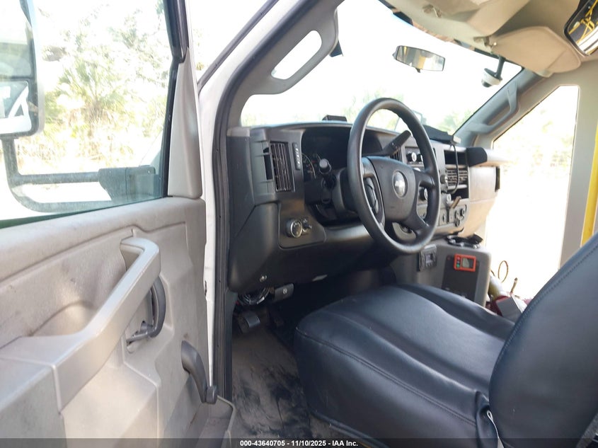 2017 Chevrolet Express Cutaway 4500 Series VIN: 1HA6GUBG6HN008315 Lot: 43640705