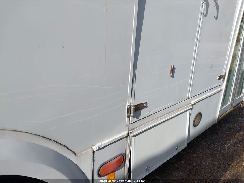 2017 Chevrolet Express Cutaway 4500 Series VIN: 1HA6GUBG6HN008315 Lot: 43640705