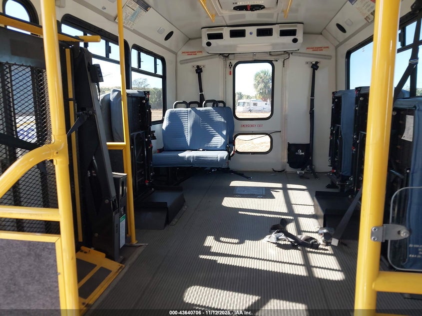 2017 Chevrolet Express Cutaway 4500 Series VIN: 1HA6GUBGXHN008091 Lot: 43640706