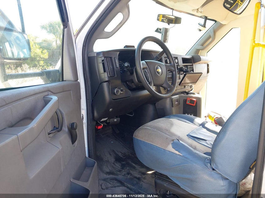 2017 Chevrolet Express Cutaway 4500 Series VIN: 1HA6GUBGXHN008091 Lot: 43640706