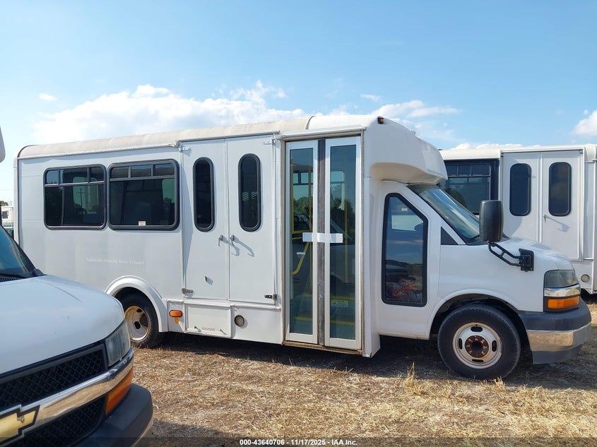 2017 Chevrolet Express Cutaway 4500 Series VIN: 1HA6GUBGXHN008091 Lot: 43640706