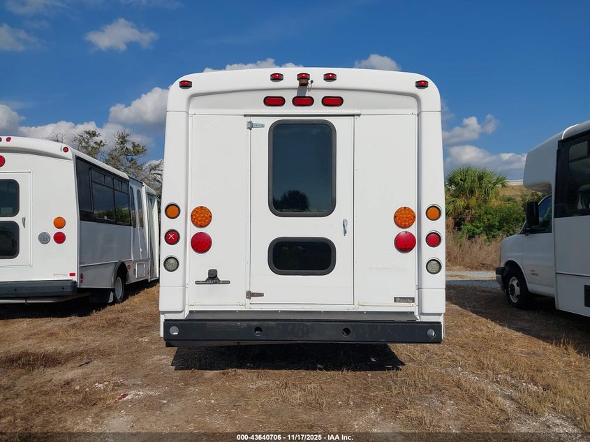 2017 Chevrolet Express Cutaway 4500 Series VIN: 1HA6GUBGXHN008091 Lot: 43640706