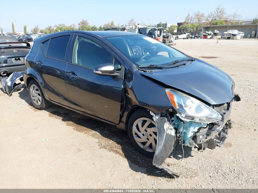 2015 Toyota Prius C Three VIN: JTDKDTB33F1578196 Lot: 43640884