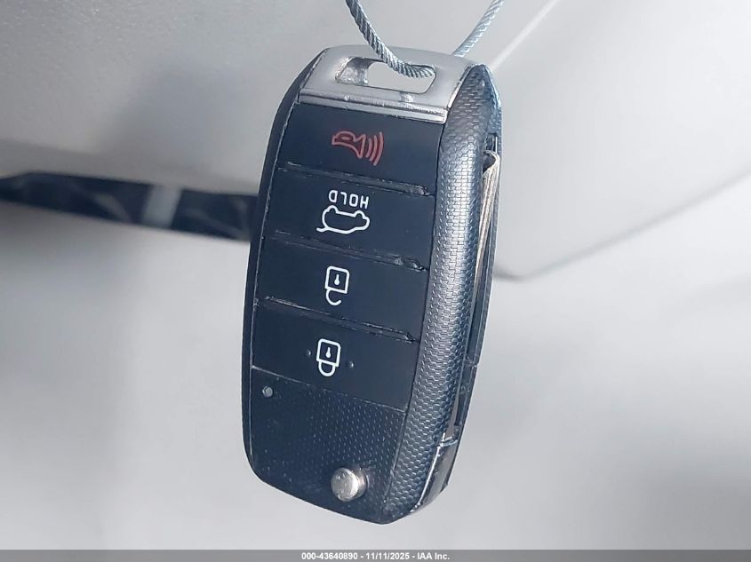 2017 Kia Sedona L VIN: KNDMA5C16H6256300 Lot: 43640890