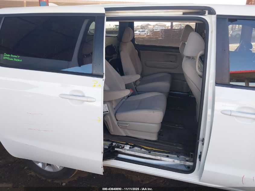 2017 Kia Sedona L VIN: KNDMA5C16H6256300 Lot: 43640890