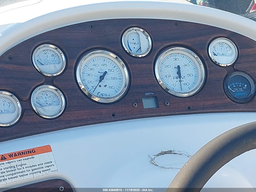 1996 CHRIS CRAFT 25' auction photo 7