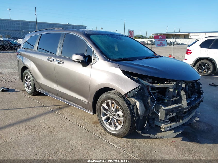 2021 TOYOTA SIENNA XLE - 5TDYRKEC4MS004790