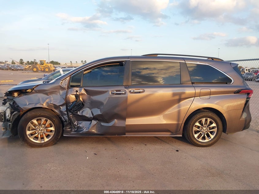 2021 Toyota Sienna Xle VIN: 5TDYRKEC4MS004790 Lot: 43640918